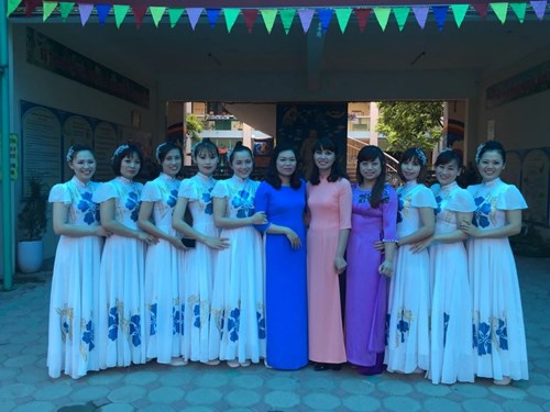 Trường mầm non Long Biên tham gia văn nghệ chúc mừng Lễ trao tặng huy hiệu tuổi Đảng của Đảng bộ phường Long Biên